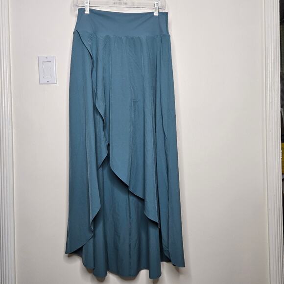 HALARA Dresses & Skirts - NWT  HALARA Breezeful Teal 2 in 1 Flowy High Low Skort Size Medium